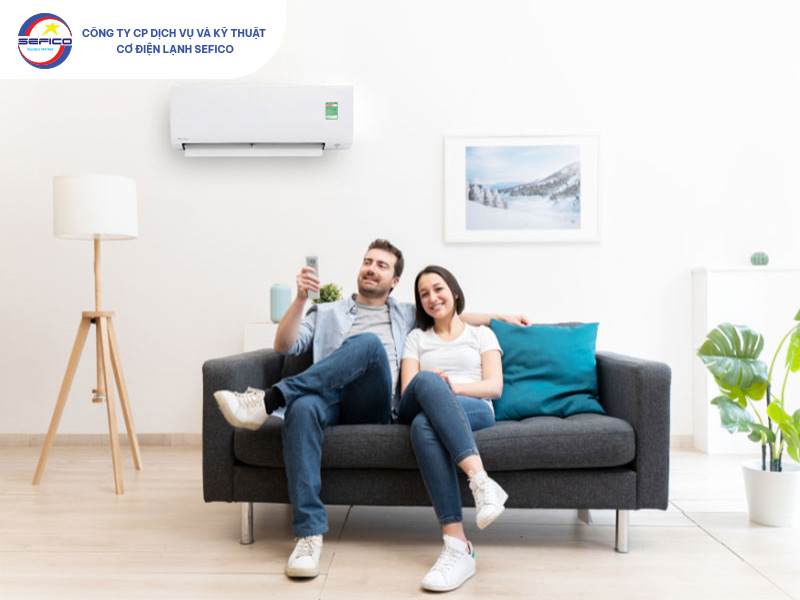 Việc điều chỉnh hướng gió hợp lý giúp tránh gió lạnh trực tiếp vào người