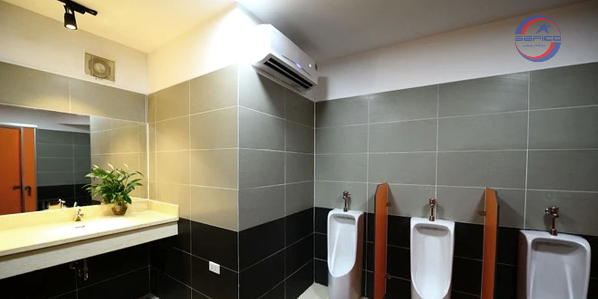 Có nên lắp điều hoà cho nhà vệ sinh? Tiện ích hay rủi ro?